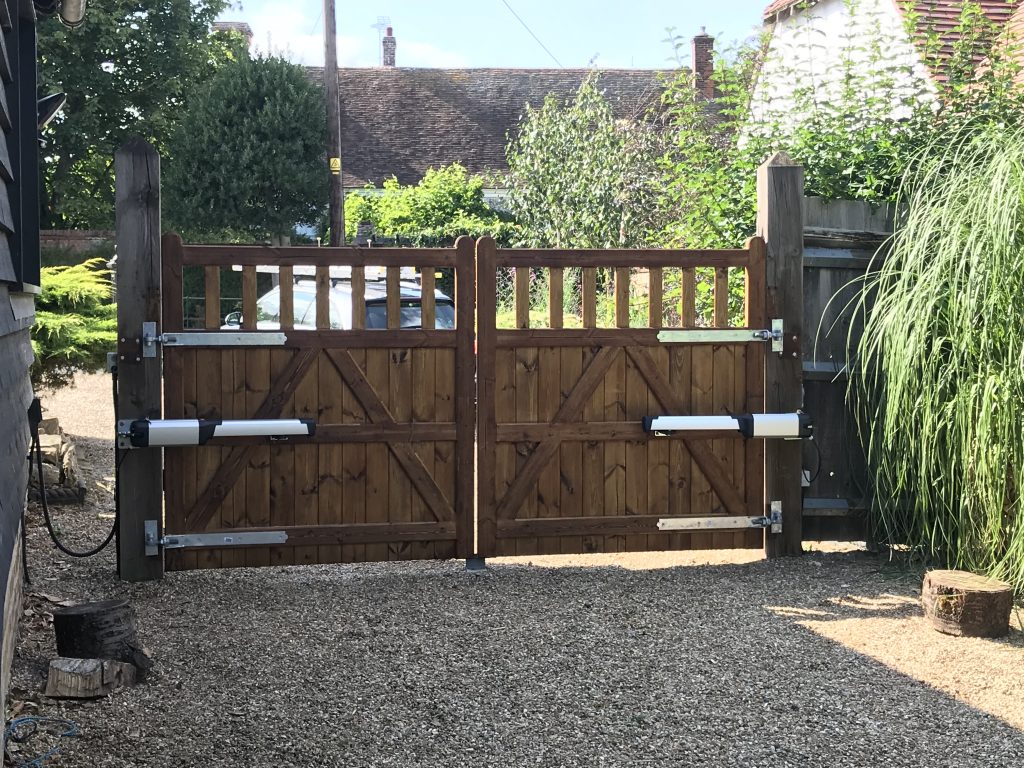 Wooden automatic gate Astra Security Systems